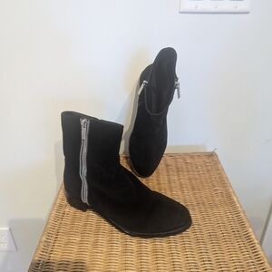 Valdini Natalia 2016 Black Suede Ankle Booties Boots Slipon US 9.5 Zipper Detail